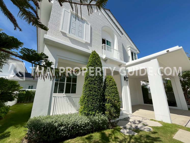 House with Shared Pool in Bangnatrad 